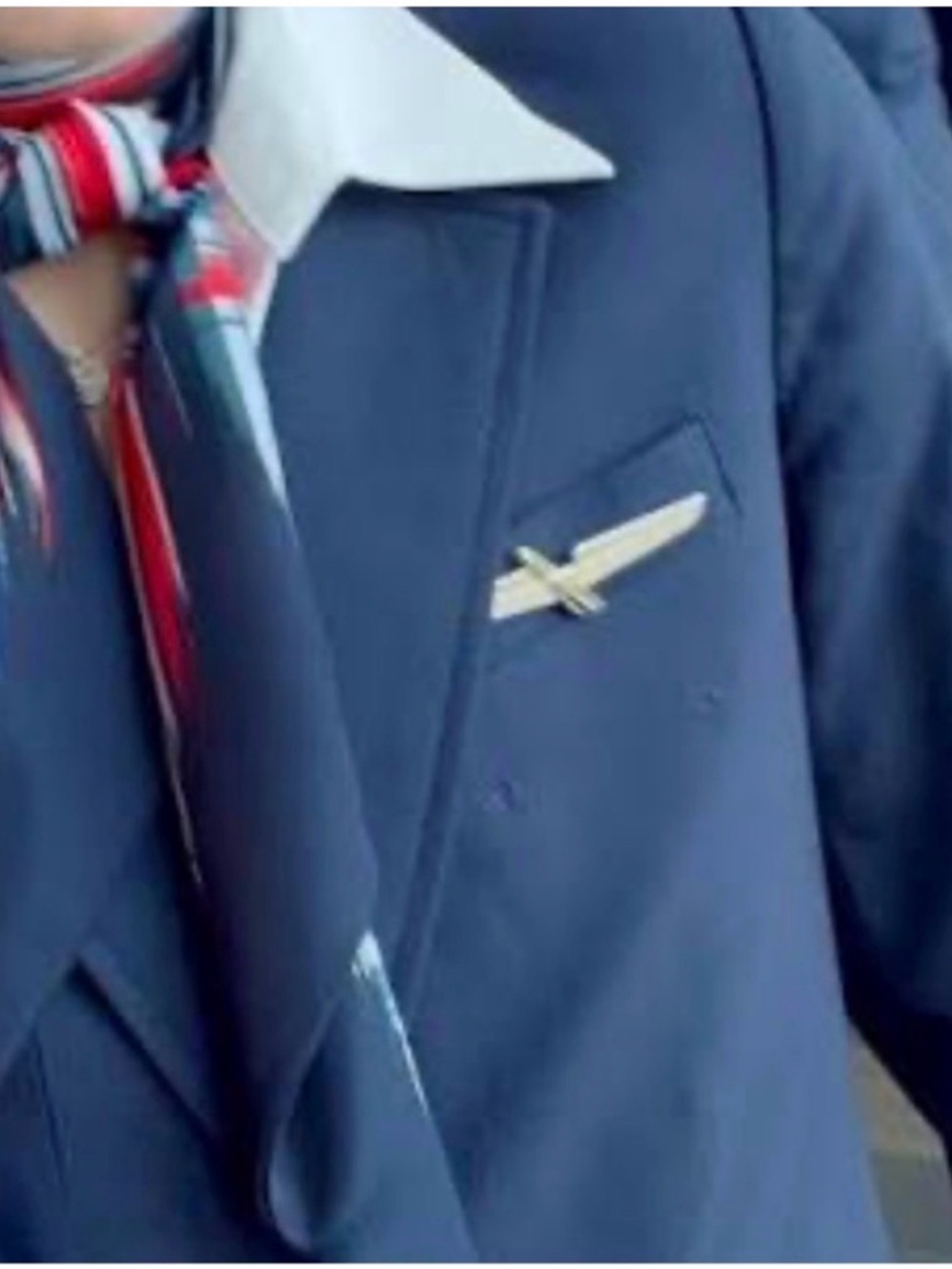 American Airlines flight attendant scarf - Picture 5 of 5